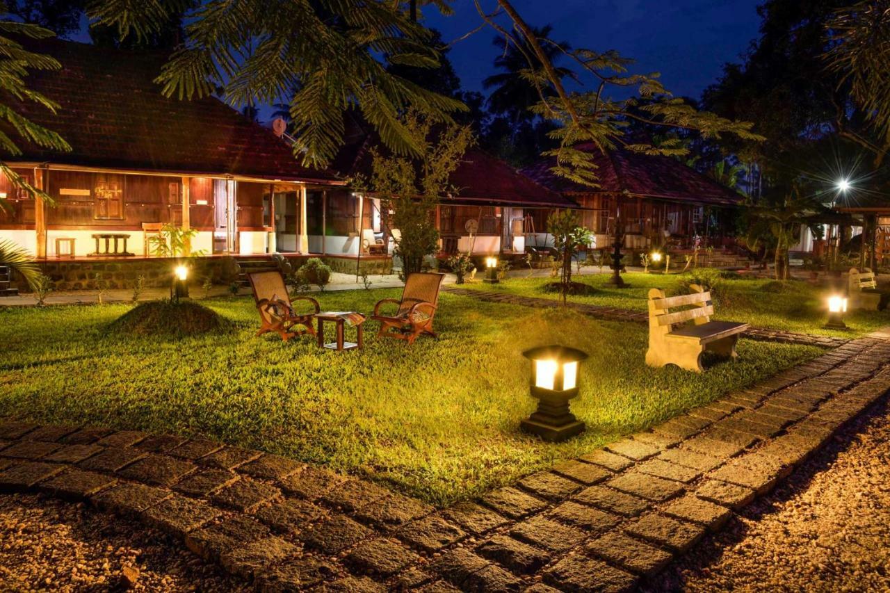 Stayvista At La Riva Heritage Villa With Bicycle Alappuzha Exterior foto