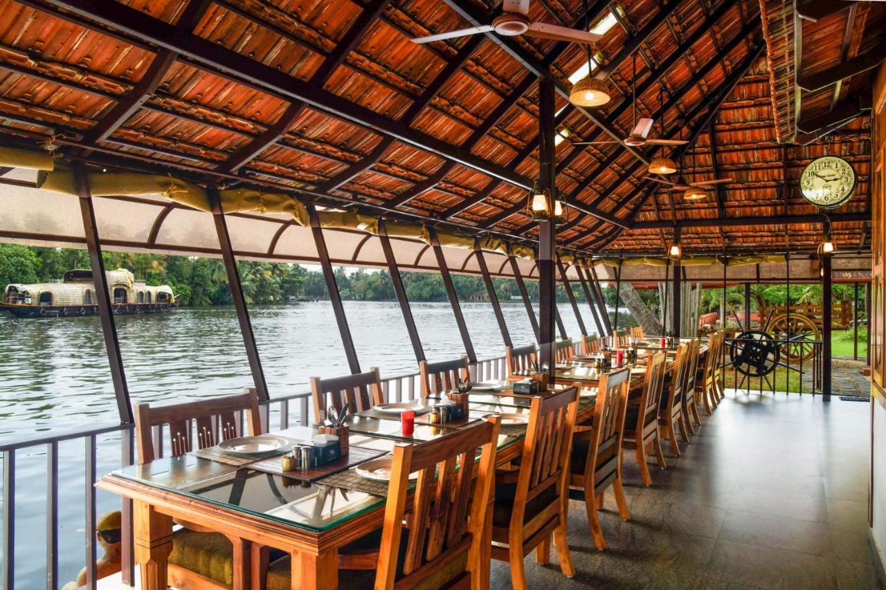 Stayvista At La Riva Heritage Villa With Bicycle Alappuzha Exterior foto